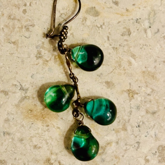 Green fluorite dangling cluster earrings with French hooks - Vintage - Picture 2 of 2